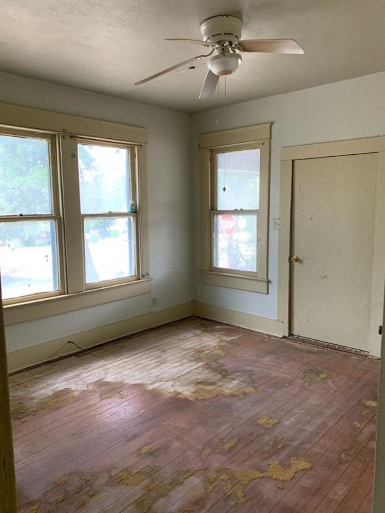 Photo 7 of 16 - 1734 Arizona Ave, Dallas, TX 75216