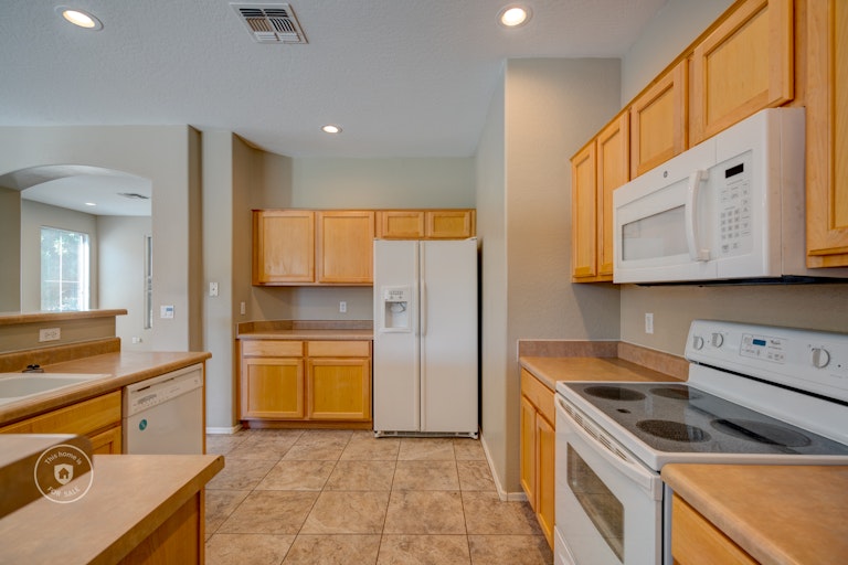 Photo 2 of 25 - 15927 W Maui Ln, Surprise, AZ 85379