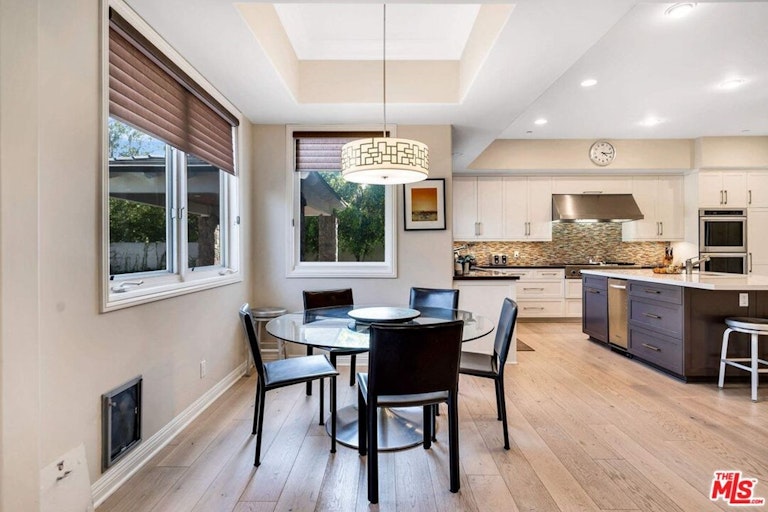 Photo 14 of 43 - 11706 Chaparal St, Los Angeles, CA 90049