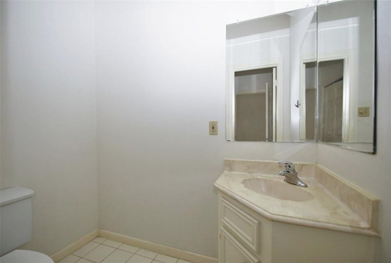 Photo 15 of 28 - 727 Bunker Hill Rd #40, Houston, TX 77024