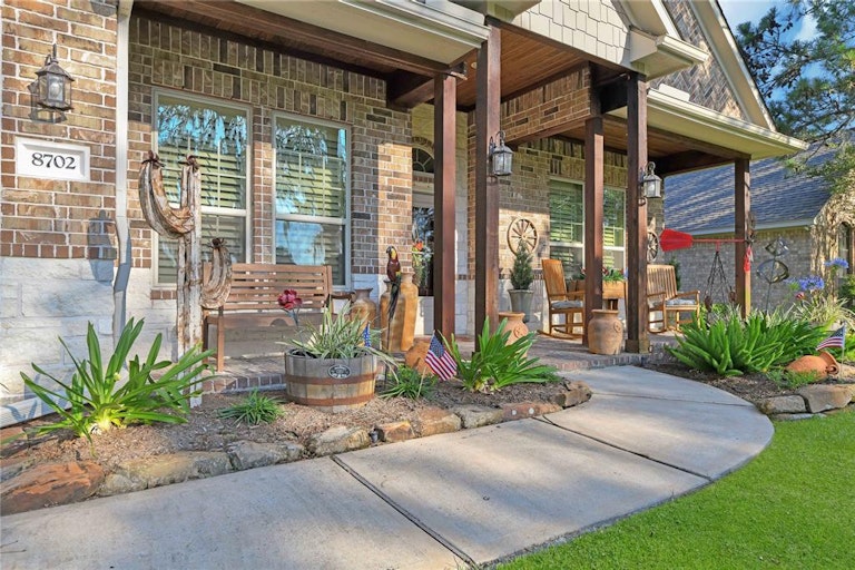 Photo 2 of 38 - 8702 Malardcrest Dr, Humble, TX 77346