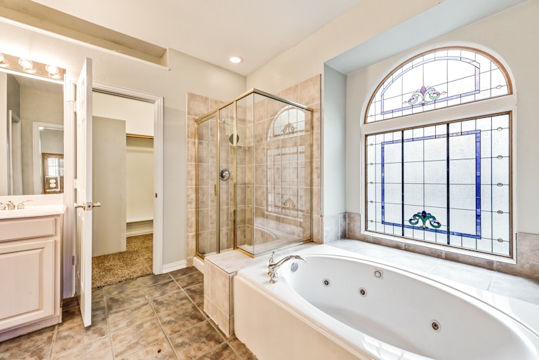 Photo 20 of 31 - 3612 Amber Hills Dr, Dallas, TX 75287