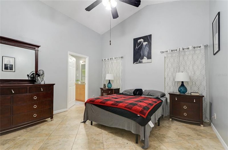 Photo 17 of 33 - 3829 Pickwick Dr, Orlando, FL 32817