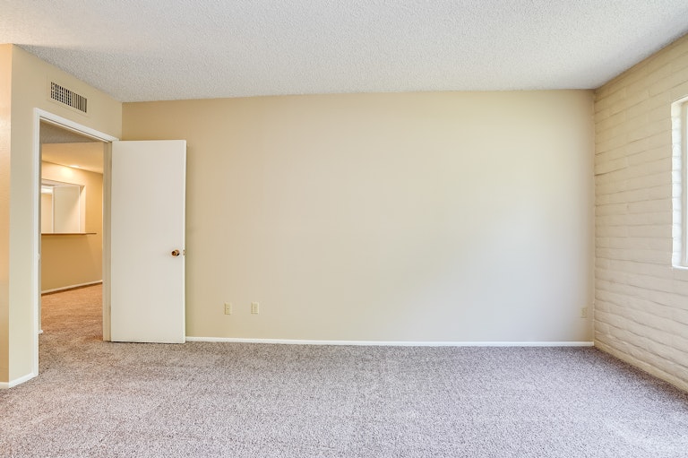 Photo 21 of 32 - 2176 E Ellis Dr, Tempe, AZ 85282