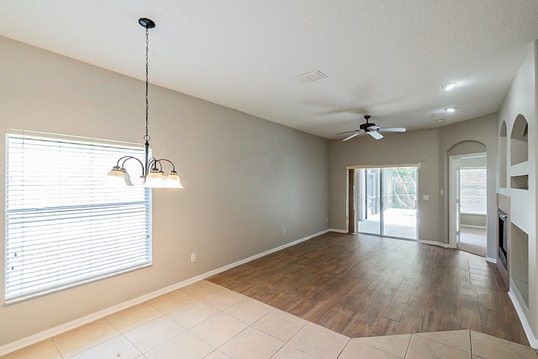 Photo 15 of 33 - 1621 Anna Catherine Dr, Orlando, FL 32828