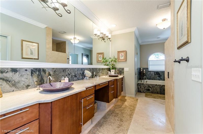 Photo 15 of 25 - 8918 Jonathan Manor Dr, Orlando, FL 32819