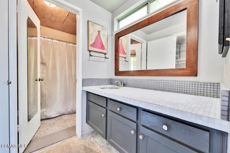 Photo 16 of 36 - 29301 Hillrise Dr, Agoura Hills, CA 91301