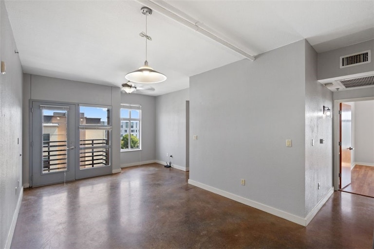 Photo 4 of 32 - 711 W 26th St #701, Austin, TX 78705