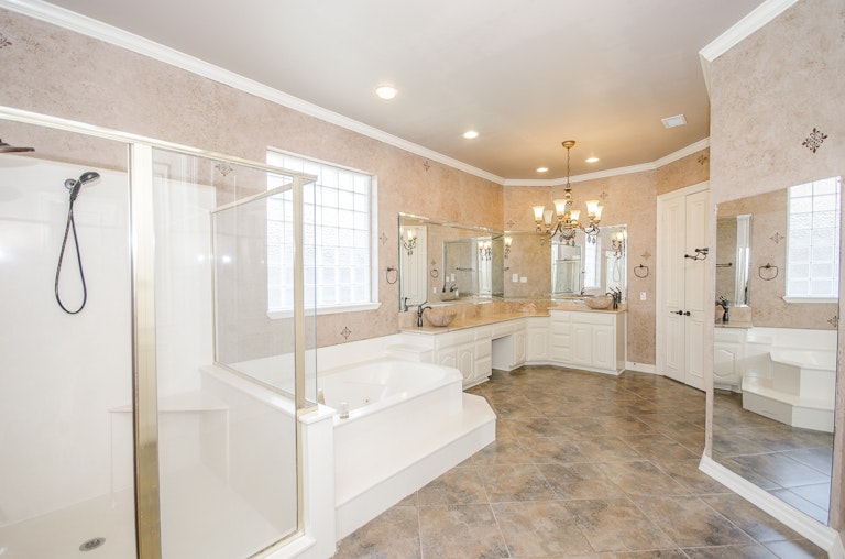 Photo 40 of 43 - 2206 Club Creek Cir, Garland, TX 75043