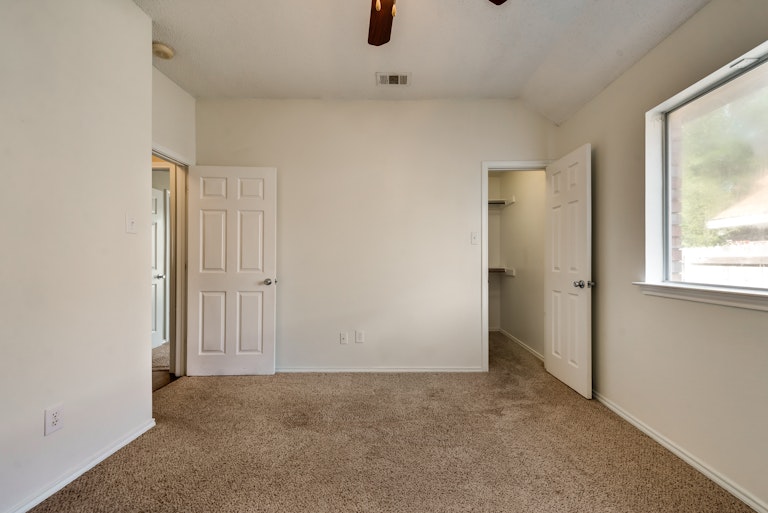 Photo 29 of 31 - 6511 Bluebonnet Dr, Rowlett, TX 75089