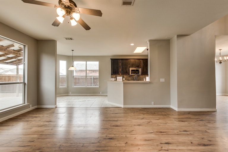 Photo 7 of 28 - 4604 Vista Meadows Dr, Fort Worth, TX 76244