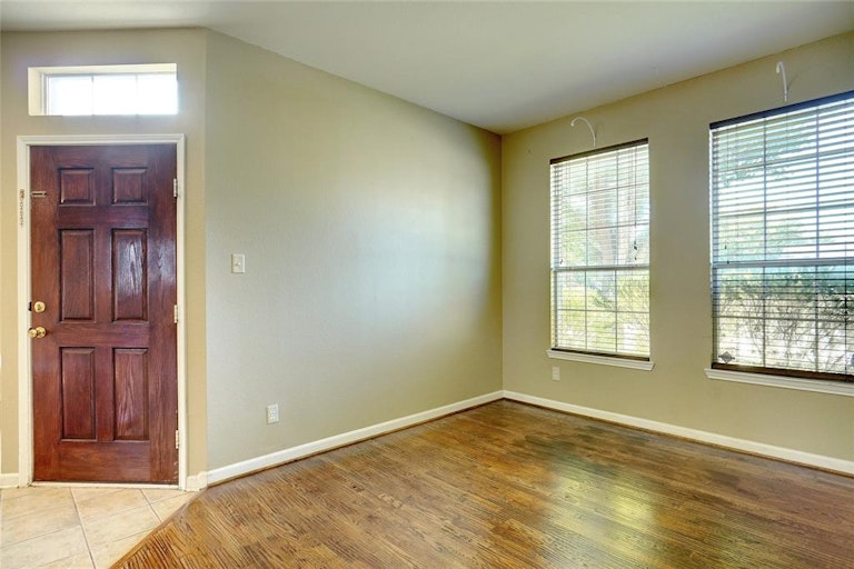 Photo 8 of 34 - 1709 White Dove Ln, Denton, TX 76210