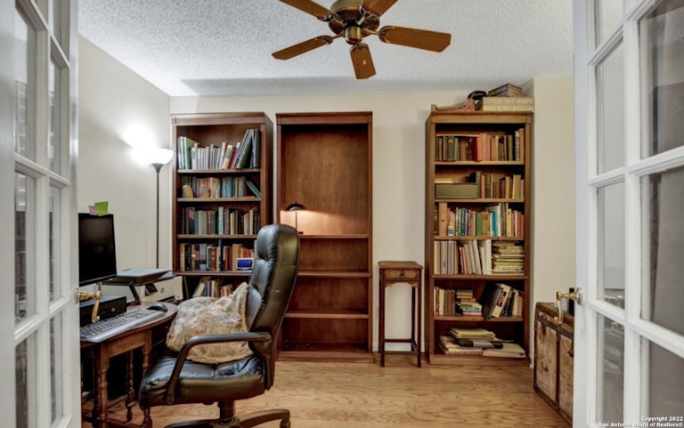 Photo 8 of 48 - 1820 Cypress Rapids Dr, New Braunfels, TX 78130