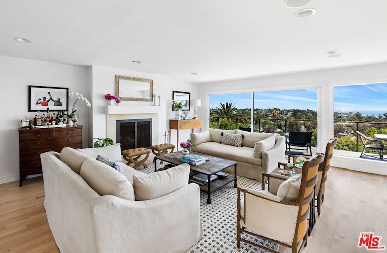Photo 10 of 54 - 16656 Linda Ter, Pacific Palisades, CA 90272