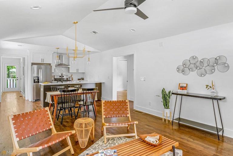Photo 5 of 28 - 710 S Grand Ave NW, Atlanta, GA 30318