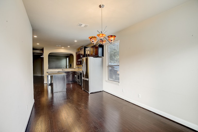 Photo 5 of 36 - 2620 Lightfoot Trl, Austin, TX 78745