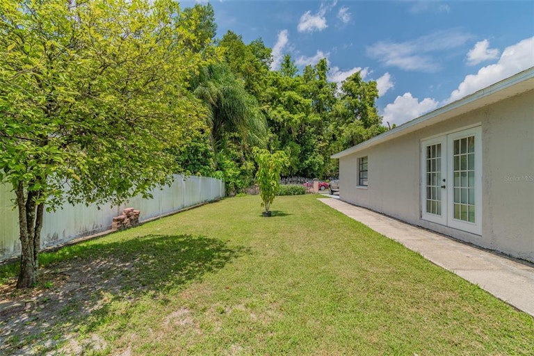 Photo 5 of 40 - 8107 N Lois Ave, Tampa, FL 33614