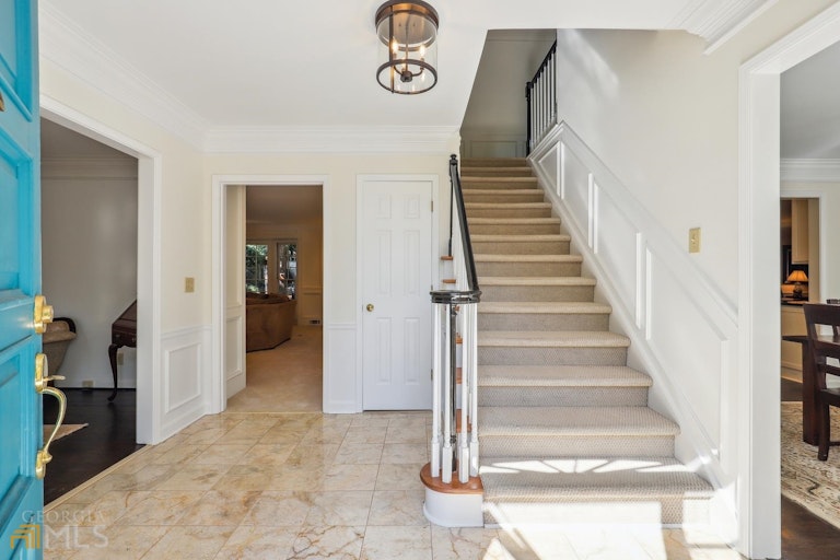 Photo 3 of 41 - 1005 Redstone Ln, Atlanta, GA 30338