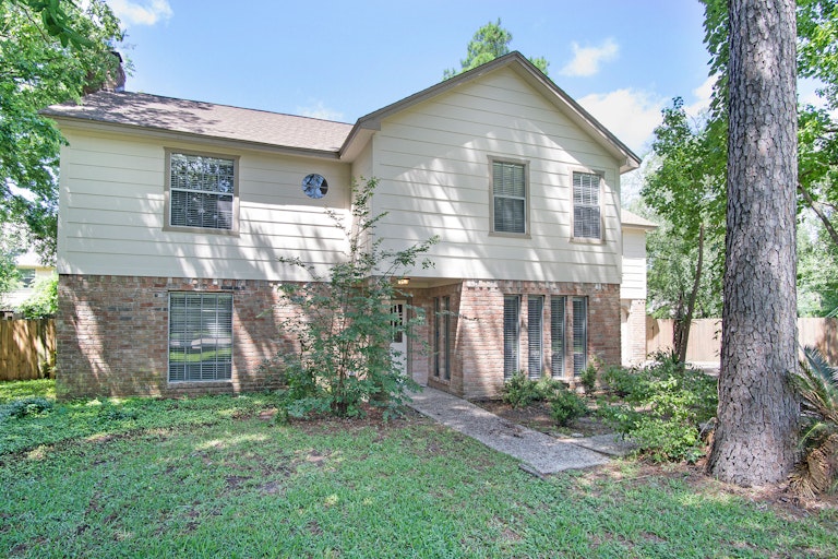 Photo 1 of 17 - 5530 Alamosa Ln, Spring, TX 77379