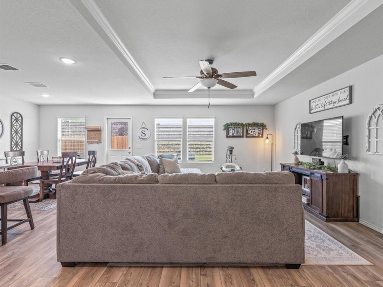 Photo 11 of 27 - 916 Shire Ave, Haslet, TX 76052