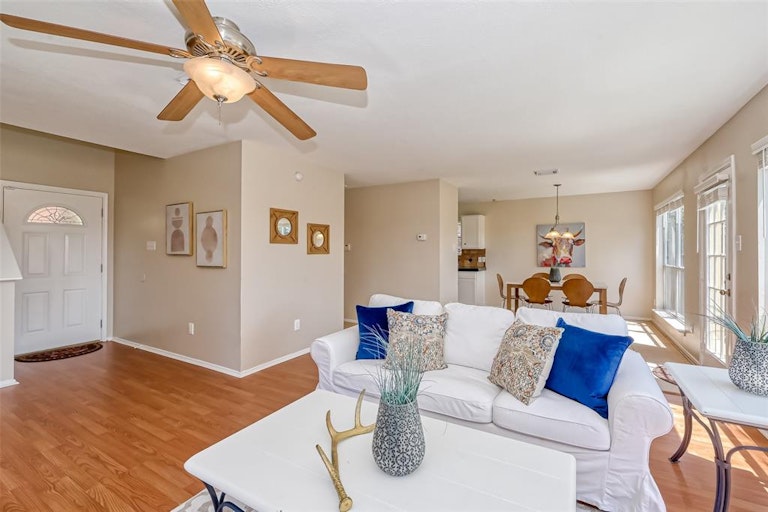 Photo 13 of 42 - 8706 Fondren Village Dr, Houston, TX 77071