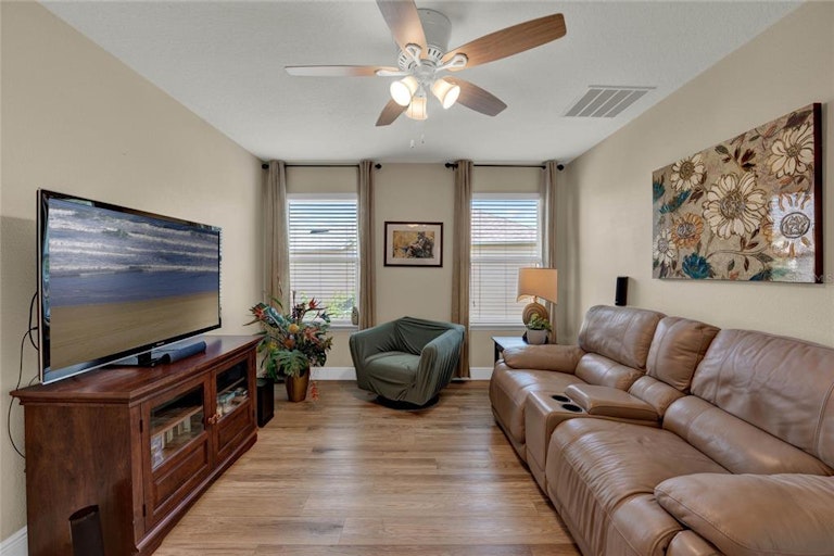 Photo 14 of 36 - 1033 Wood Cv, Kissimmee, FL 34743