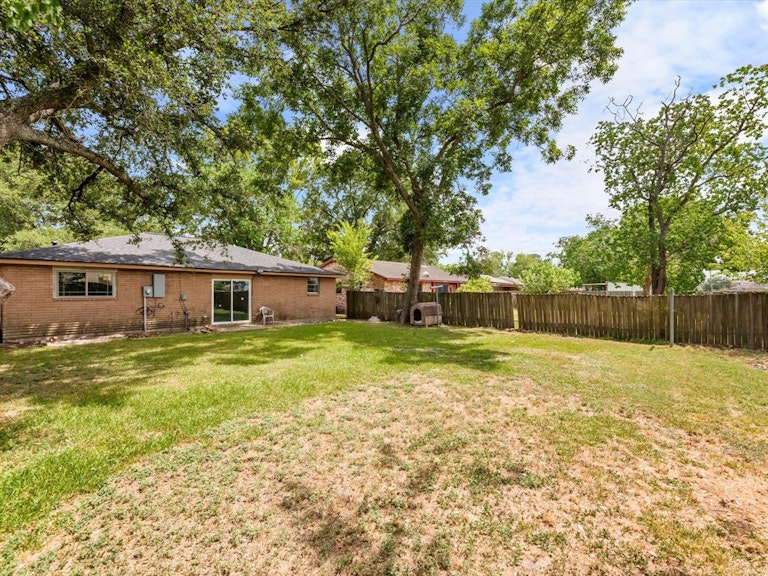 Photo 21 of 22 - 5310 Castlecreek Ln, Houston, TX 77053