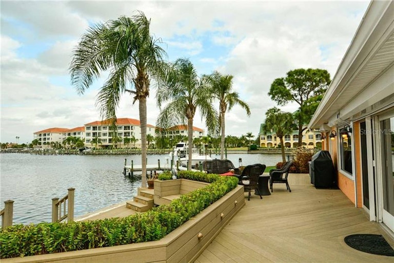 Photo 19 of 25 - 6338 Wisteria Ln, Apollo Beach, FL 33572