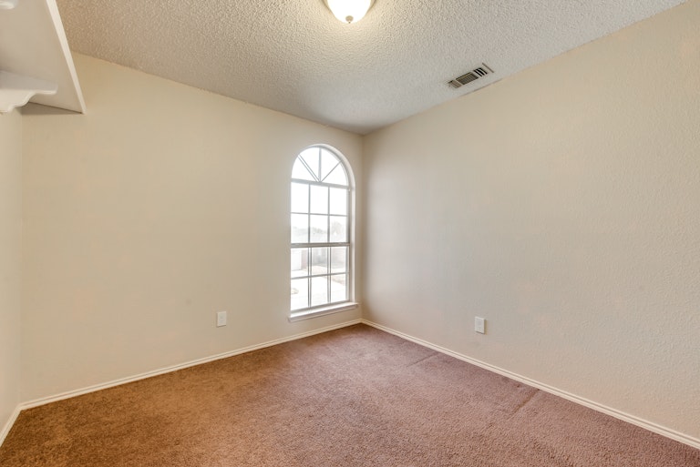 Photo 23 of 25 - 10612 Towerwood Dr, Fort Worth, TX 76140