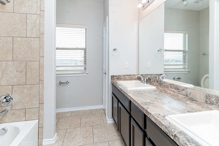 Photo 21 of 29 - 11112 Dunlavin Ct, Haslet, TX 76052