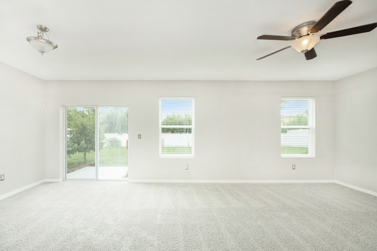 Photo 8 of 17 - 11816 Myrtle Rock Dr, Riverview, FL 33578
