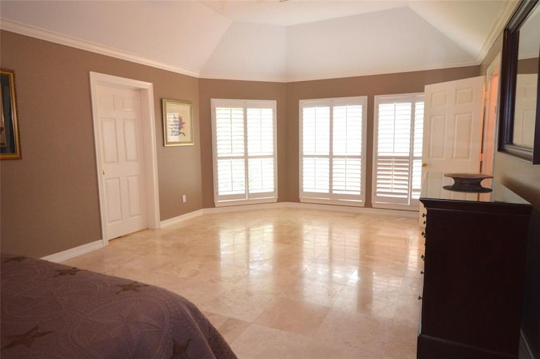 Photo 21 of 44 - 5003 Kingsland Ct, Sugar Land, TX 77479