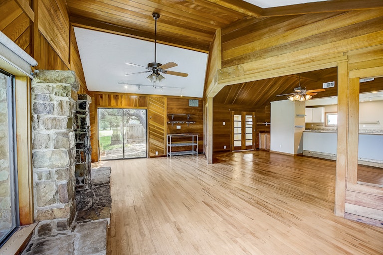 Photo 12 of 60 - 915 Lauder Dr, Spicewood, TX 78669