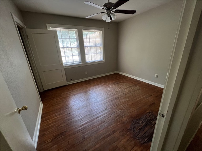 Photo 31 of 37 - 1800 Alguno Rd, Austin, TX 78757