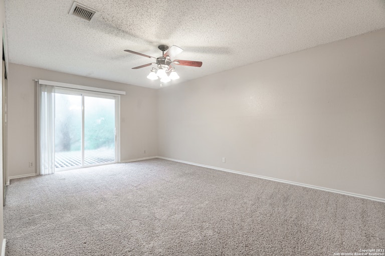 Photo 13 of 51 - 10935 Hamlen Park Dr S, San Antonio, TX 78249