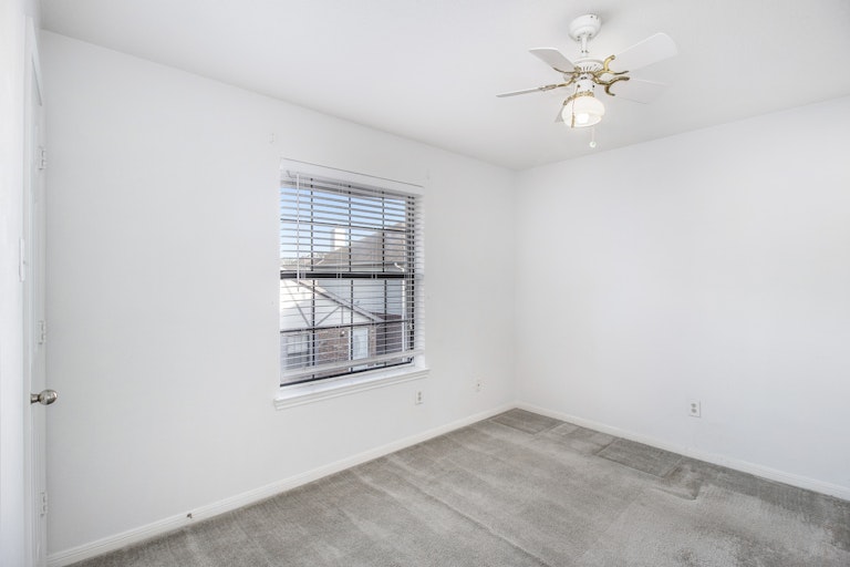 Photo 15 of 17 - 8613 Mapletwist St, Houston, TX 77083