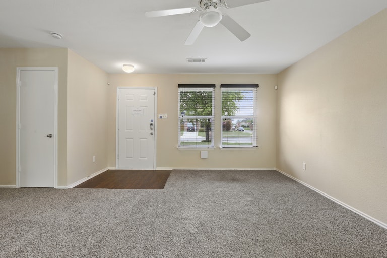Photo 11 of 26 - 3413 Pinebrook Dr, Dallas, TX 75241