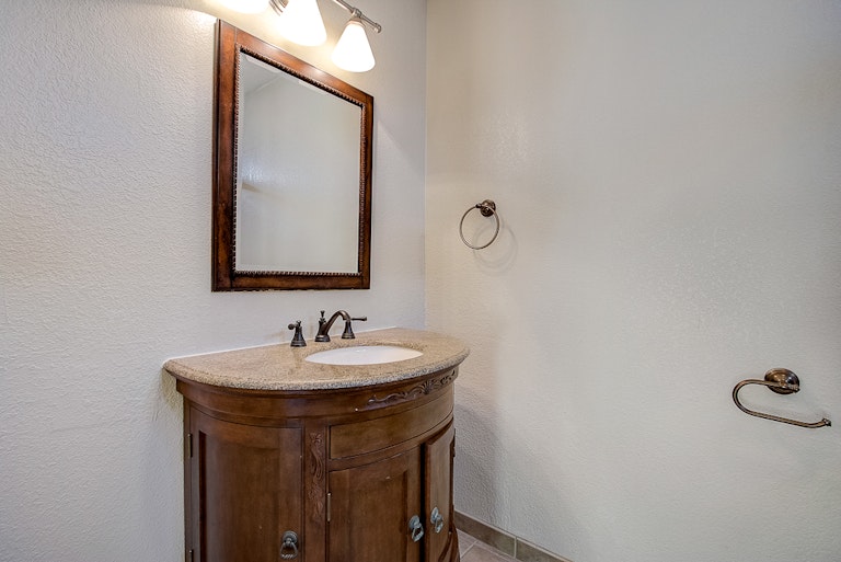 Photo 12 of 35 - 8208 Newbridge Way, Citrus Heights, CA 95610