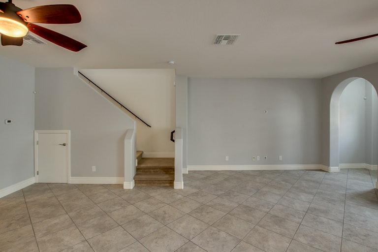 Photo 13 of 33 - 1063 S Storment Ln, Gilbert, AZ 85296