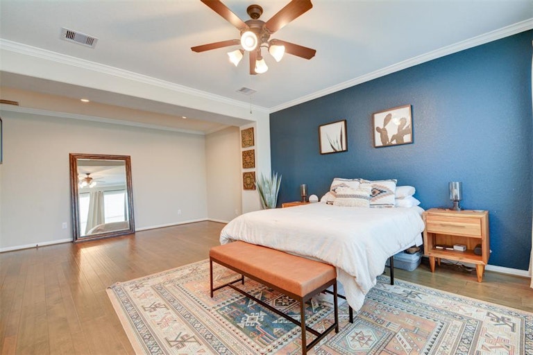 Photo 4 of 33 - 10009 Granary Dr, Houston, TX 77080