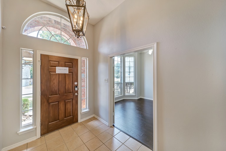 Photo 14 of 26 - 12601 Sweet Bay Dr, Euless, TX 76040