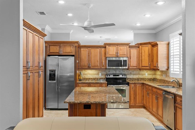 Photo 5 of 44 - 9313 Hunters Park Way, Tampa, FL 33647