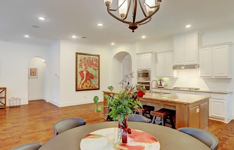 Photo 18 of 22 - 111 Tadpole Ct, Tomball, TX 77375