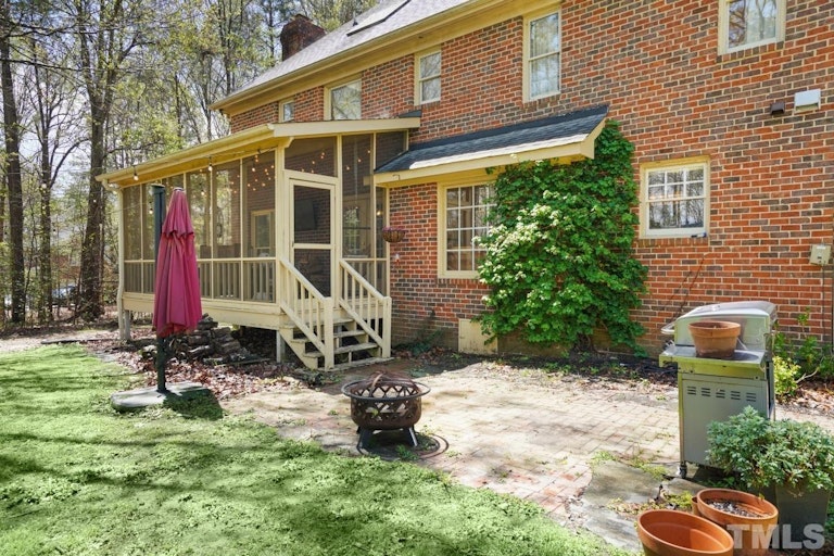 Photo 26 of 31 - 2016 Neuse Colony Dr, Clayton, NC 27527