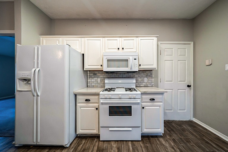 Photo 8 of 28 - 3747 Lauderwood Ln, Katy, TX 77449