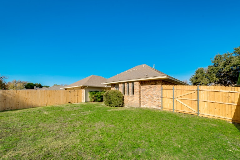 Photo 7 of 27 - 1528 Springtree Cir, Richardson, TX 75082