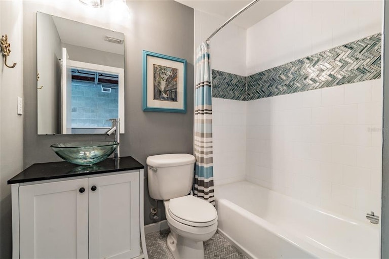 Photo 27 of 35 - 5008 S MacDill Ave #4, Tampa, FL 33611
