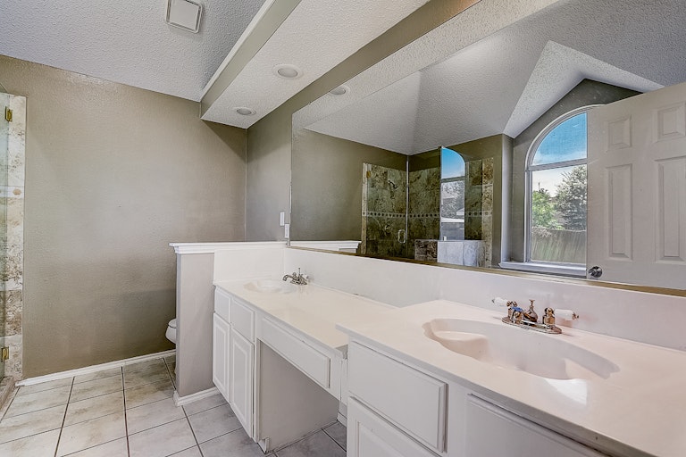 Photo 16 of 44 - 2313 Bent Brook Dr, Mesquite, TX 75181