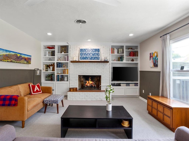 Photo 14 of 33 - 4028 Lovell Ave, Fort Worth, TX 76107