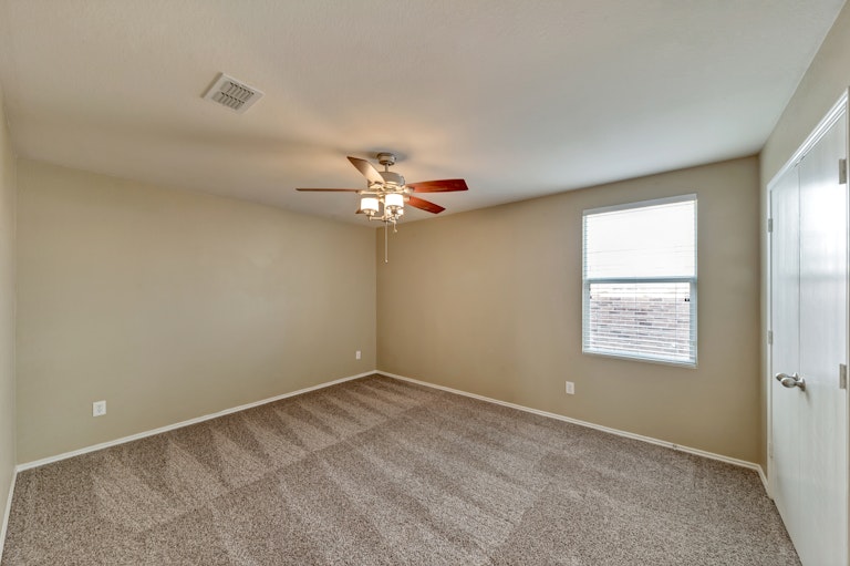 Photo 32 of 34 - 4516 Willow Rock Ln, Fort Worth, TX 76244